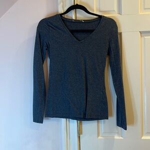 Gray long sleeve shirt